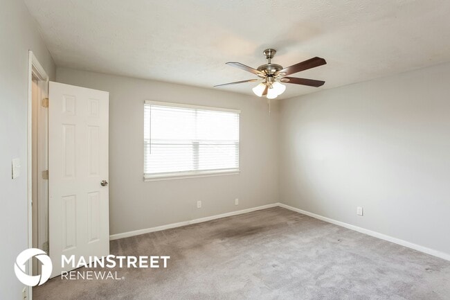 Building Photo - 607 Woods Crossing Dr