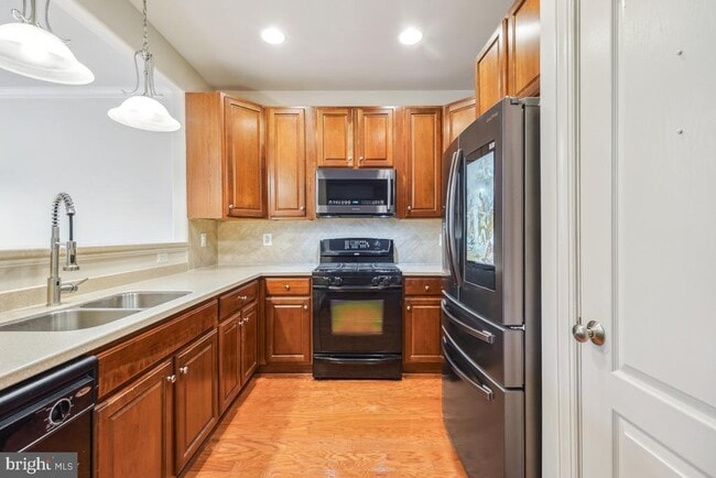 Building Photo - 5106 Shamrocks Delight Dr