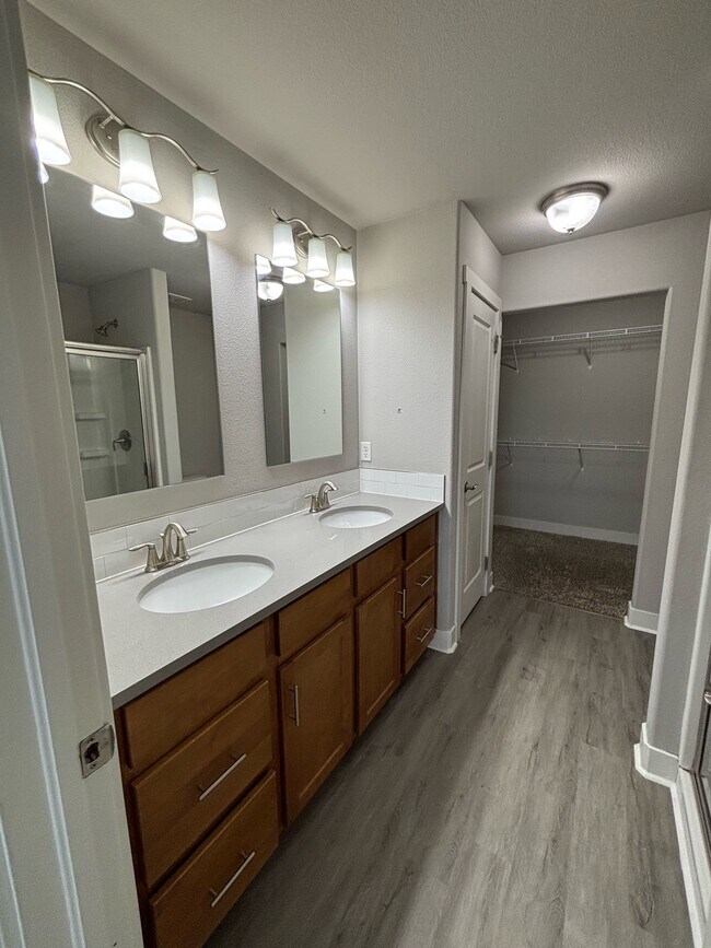 Building Photo - 6459 Orchard Park Dr