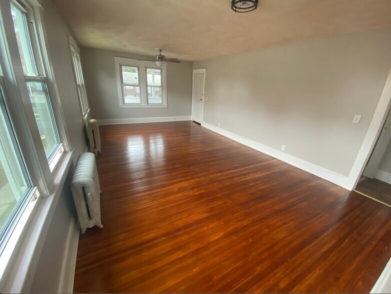 Building Photo - 618 Springfield St