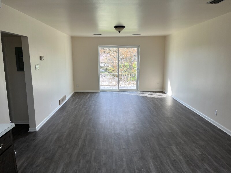 Building Photo - 1037 Tomahawk Trl