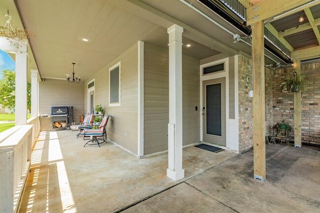 Building Photo - 400 S Amherst Dr
