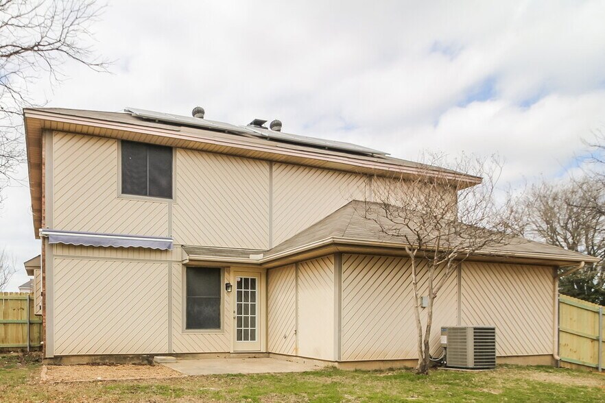 Building Photo - 819 Mayfield Dr