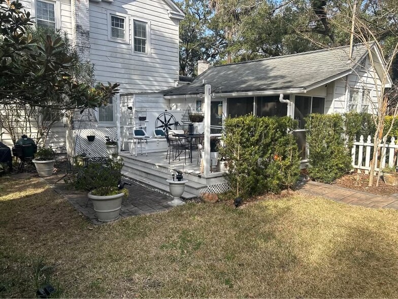 Building Photo - 332 Screven St