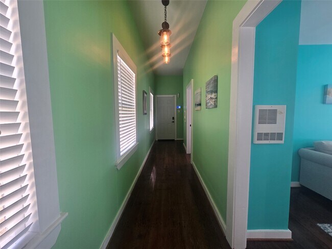 Building Photo - 1119 Broadway Avenue J