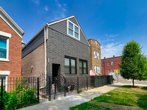Building Photo - 2702 S Homan Ave