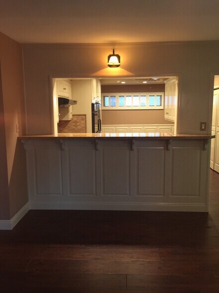 Building Photo - 2000 Karen St