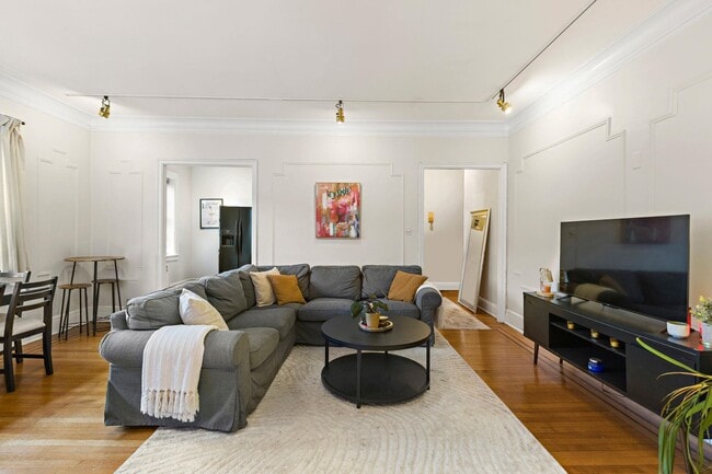 Building Photo - 1015 Washington St