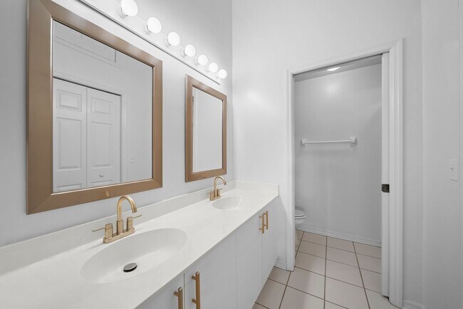 Building Photo - Annual Rental in Briarwood - 3 Bed 2 Bath Condo