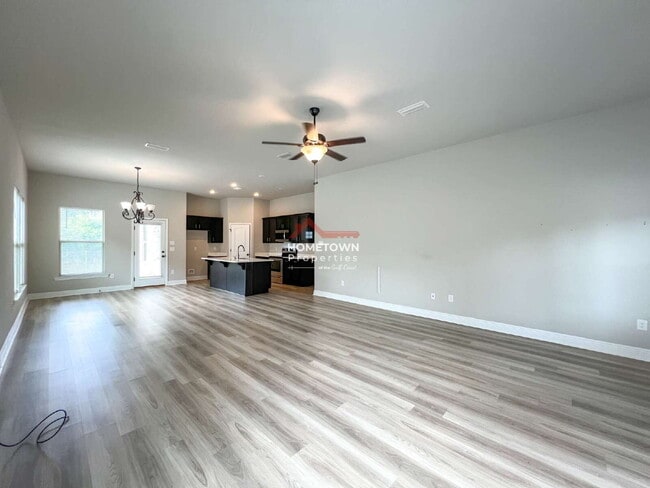 Building Photo - Beautiful 3 bedroom home centrally located...