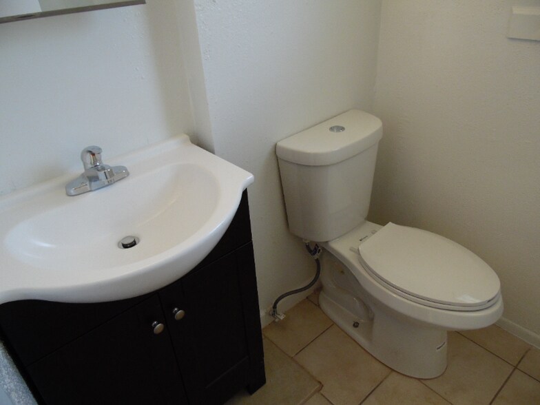 Building Photo - 1708 N Avenue R