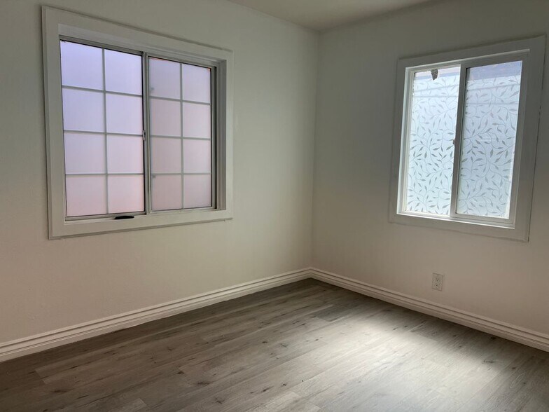 Building Photo - 720 N Guadalupe Ave