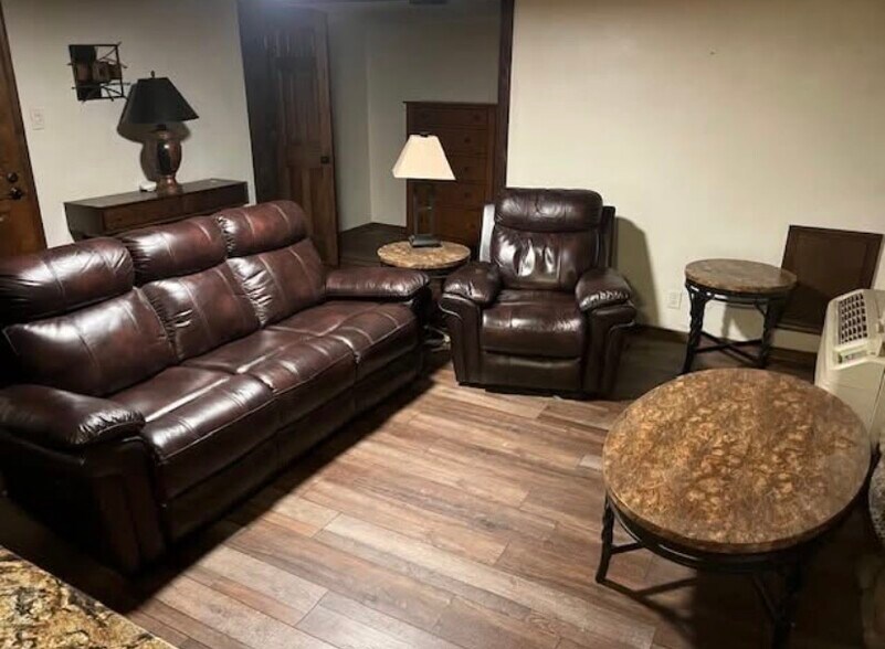 Building Photo - 1637 Otlahurst Dr