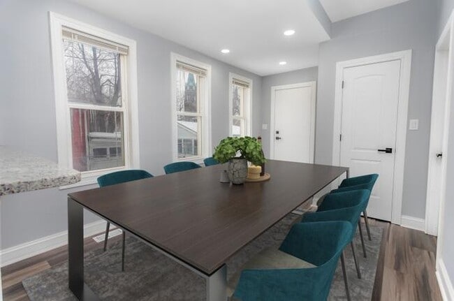 Building Photo - 131 E 117th St