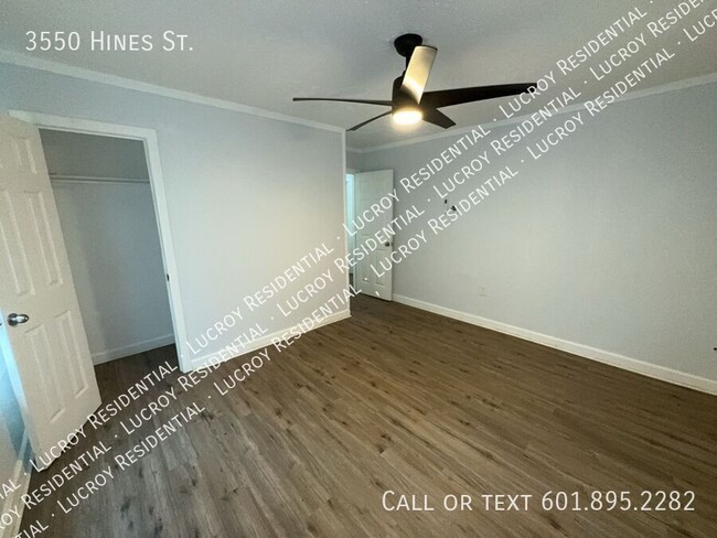 Building Photo - Welcome to this cozy 2 bedroom, 1 bathroom...