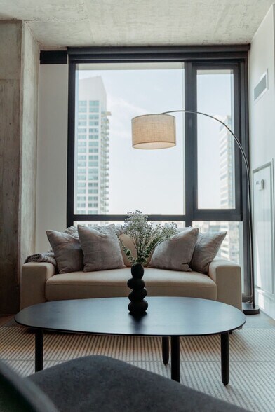 Building Photo - 755 S Clark St