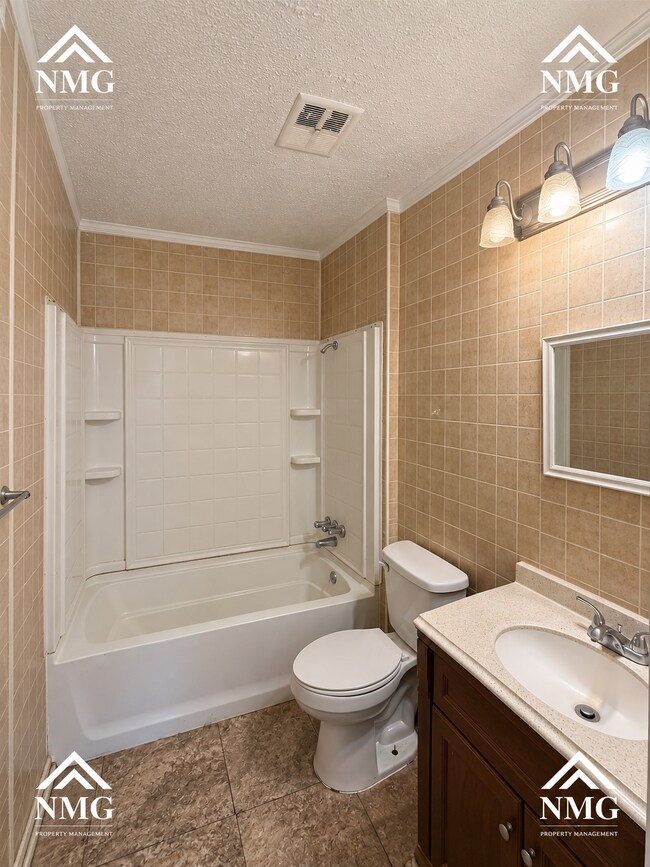Building Photo - 1755 Brookhollow Cir