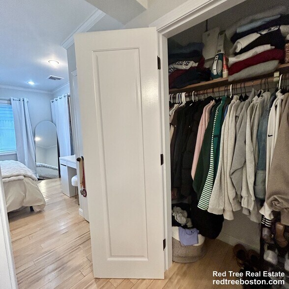 Building Photo - 329 W 4th St