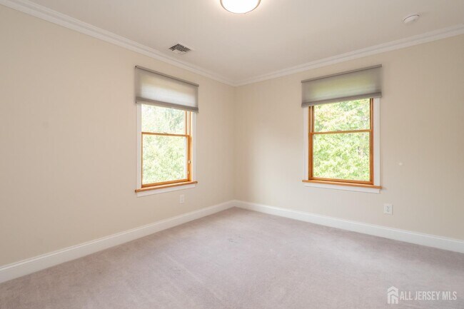 Building Photo - 135 Summerhill Rd