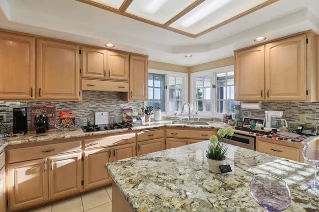 Building Photo - 2908 Lakemont Dr