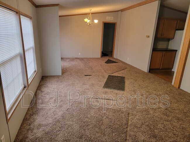 Building Photo - 1612 W Hwy 25/70