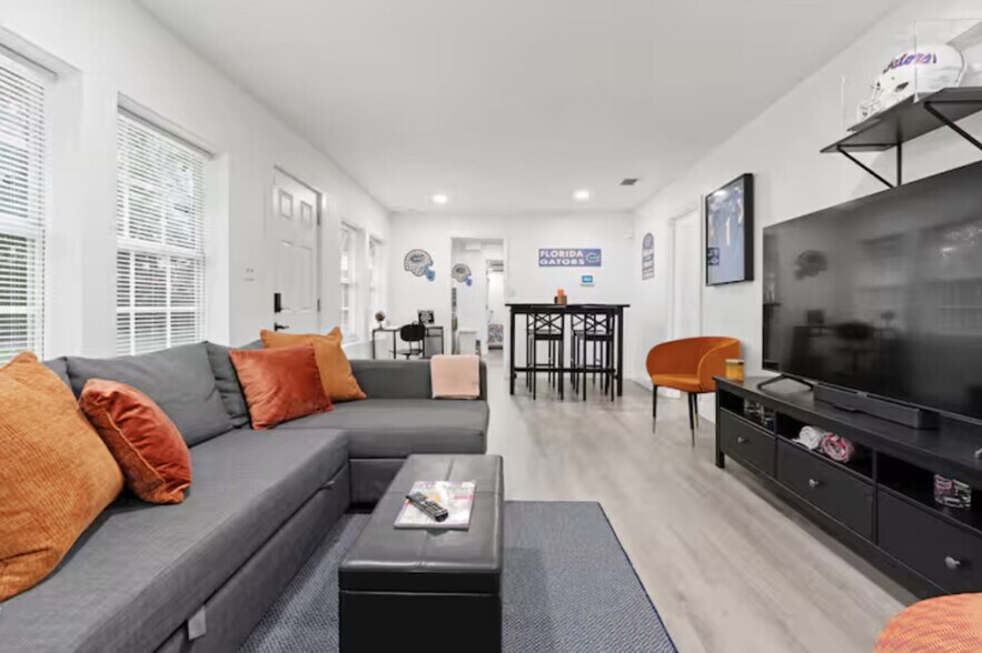 Building Photo - 2614 NW 8th St