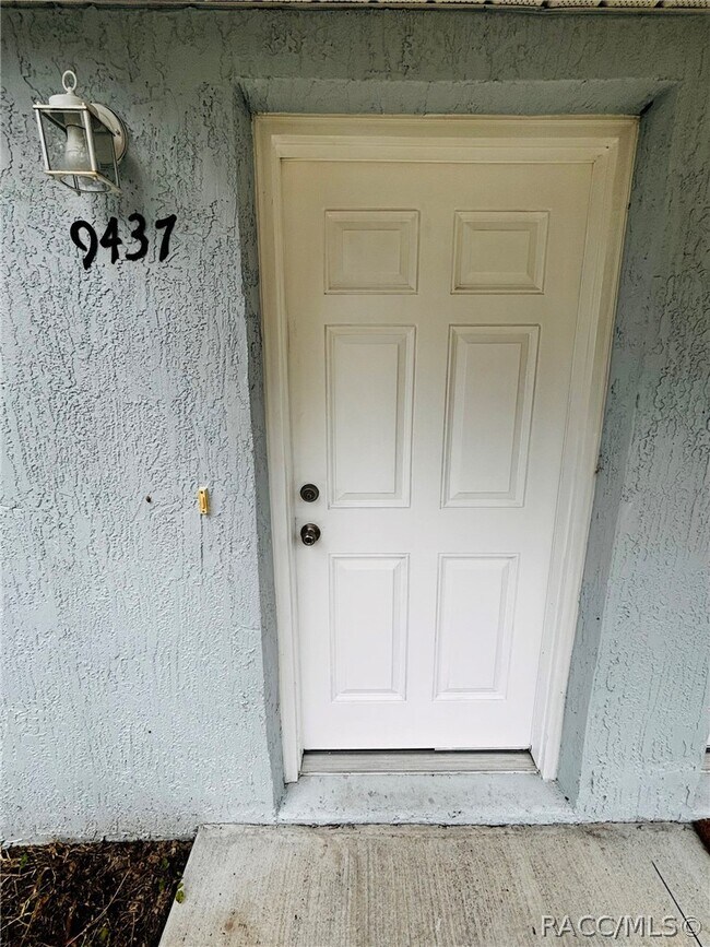 Building Photo - 9437 N Travis Dr