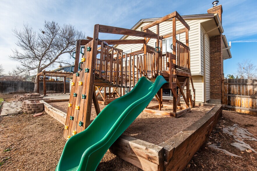 Building Photo - 110 Lucerne Dr