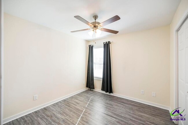 Building Photo - 101 Shasta Dr