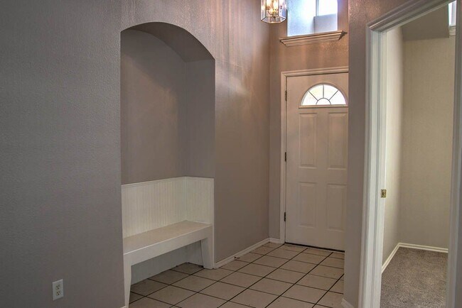 Building Photo - Charming home 3 car garage in Bixby.