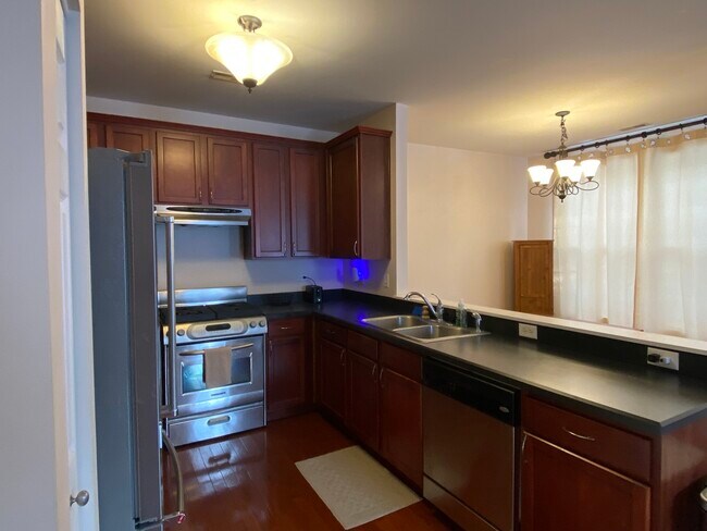 Building Photo - 1587 Millbrook Dr