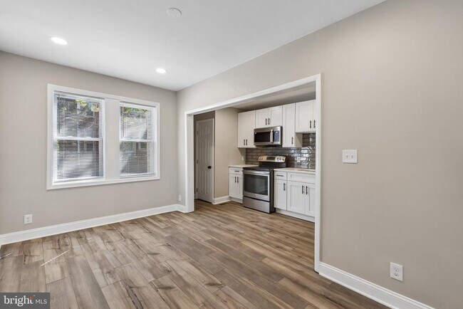 Building Photo - 5536 Pine St