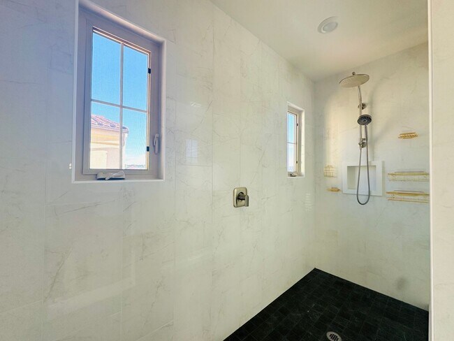 Building Photo - Luxury Estate in Exclusive Gated Community of Orchard Hills