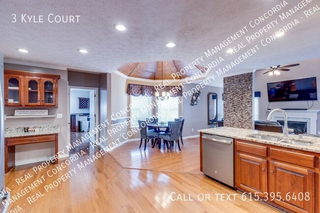 Building Photo - Spacious 3,500+ SQFT Home with Pool, Hot T...