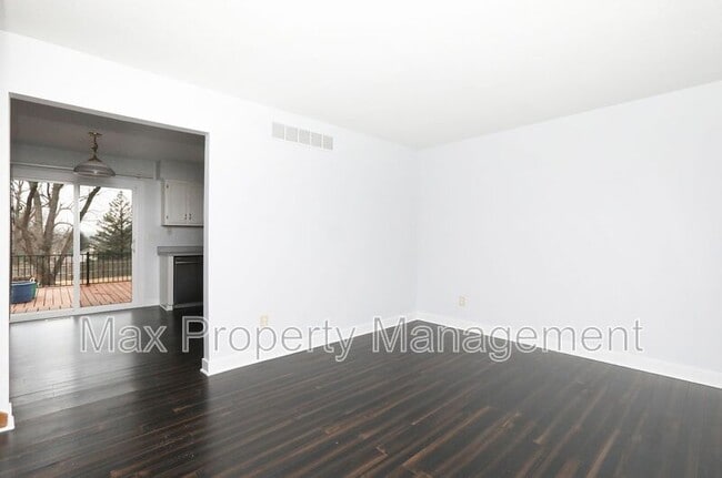 Building Photo - 2400 Rocklyn Dr