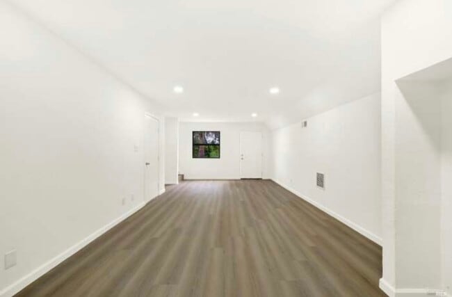 Building Photo - 324 Ohio St