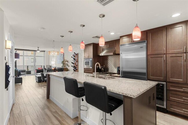 Building Photo - 1208 E Kennedy Blvd