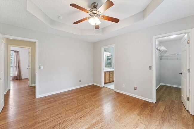 Building Photo - AVAILABLE OCTOBER 2025! [PET FRIENDLY]