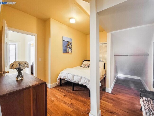 Building Photo - 541 33rd St