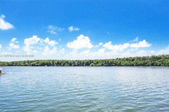 Building Photo - 400 Kings Point Dr