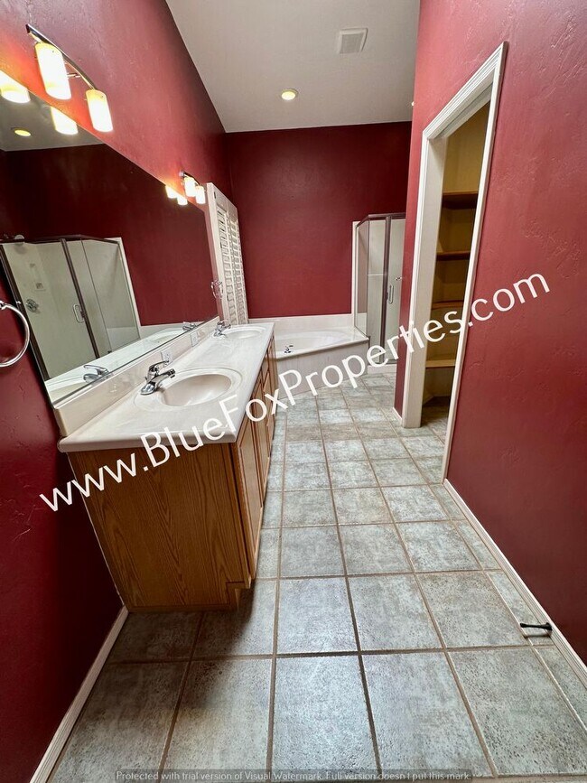 Building Photo - 4814 N Castle Ridge Rd