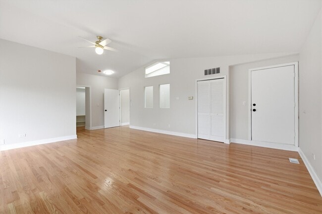Building Photo - 5510 S Cornell Ave