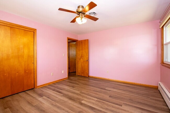 Building Photo - Charming Ranch Home