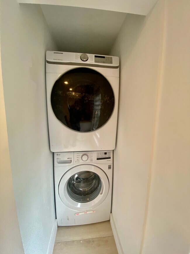 Building Photo - 333 Dorchester St