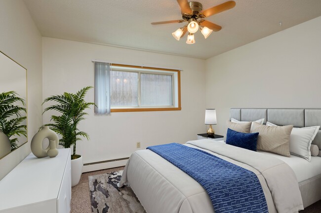 Fargo, ND Country Club Apartments | Bedroom - Country Club