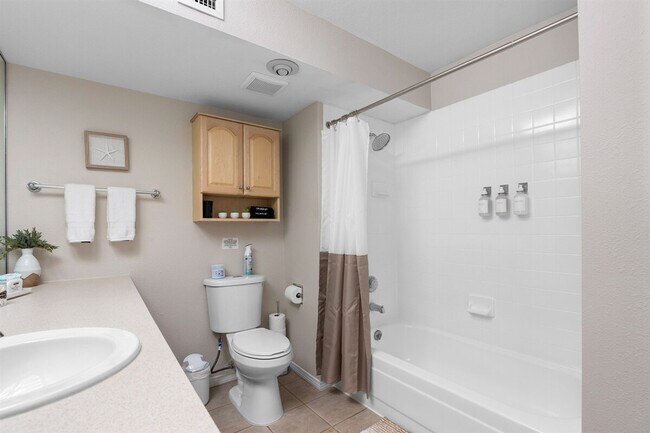 Building Photo - 6380 S Boston St