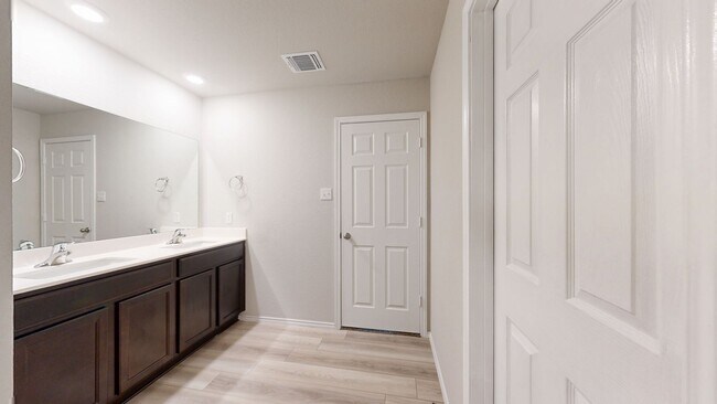 Building Photo - 8605 Cantera Rdg Rd
