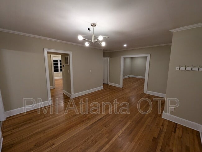 Building Photo - 1952 Wellbourne Dr NE