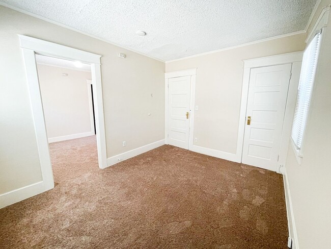 Building Photo - 383 N Wilson Ave
