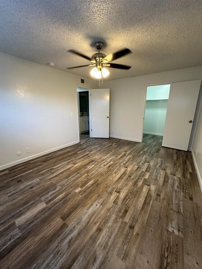 Building Photo - 1069 Cherry Ln